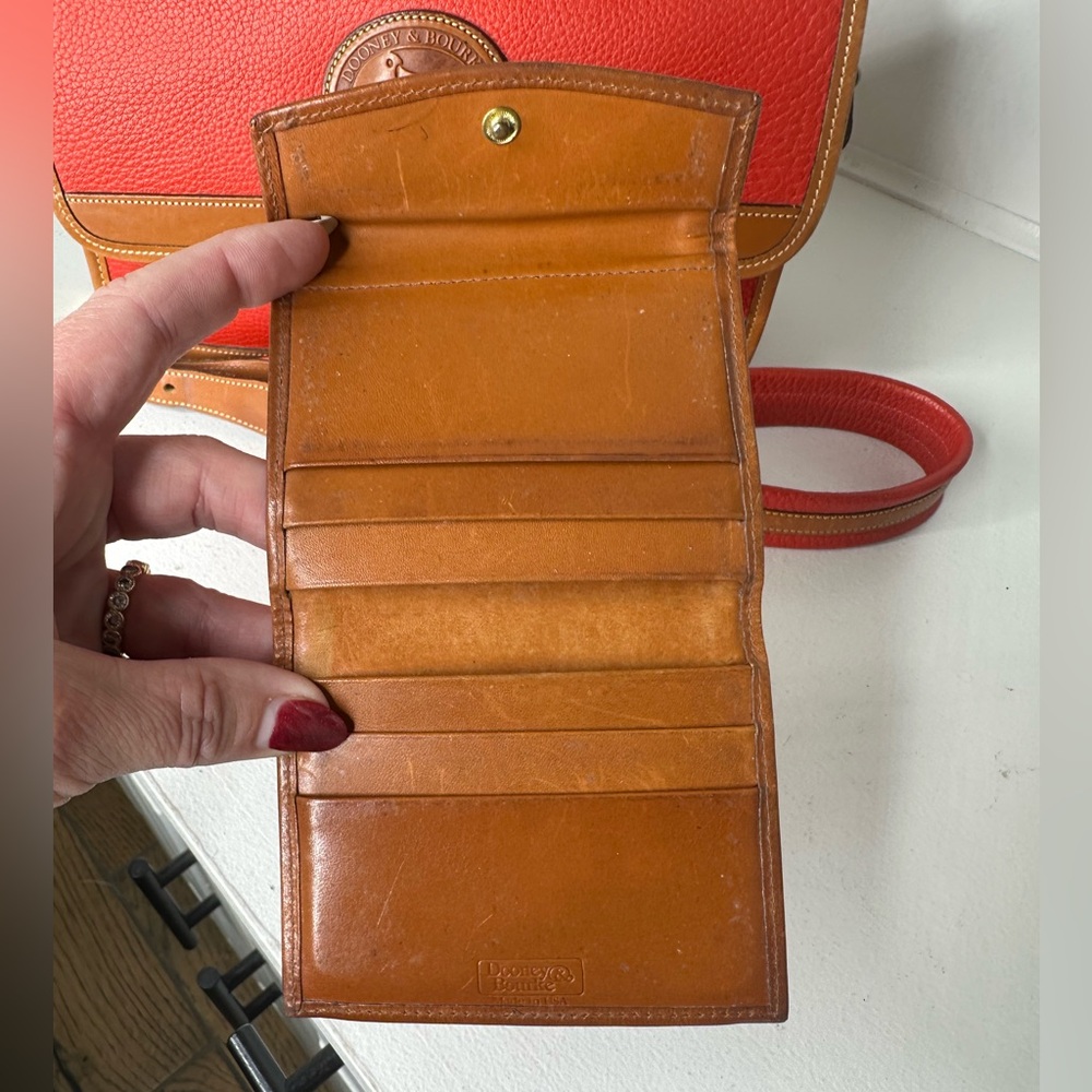 **SOLD**Vintage Dooney & Bourke Red & Tan Leather Crossbody + Matching Wall - Picture 4 of 13